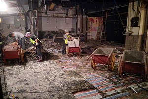 高層建筑的外墻內(nèi)有保溫層,該不該拆除保溫墻。