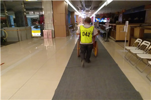 有人在6樓的閣樓上搭建小房屋，其他業(yè)主有權(quán)拆除嗎？