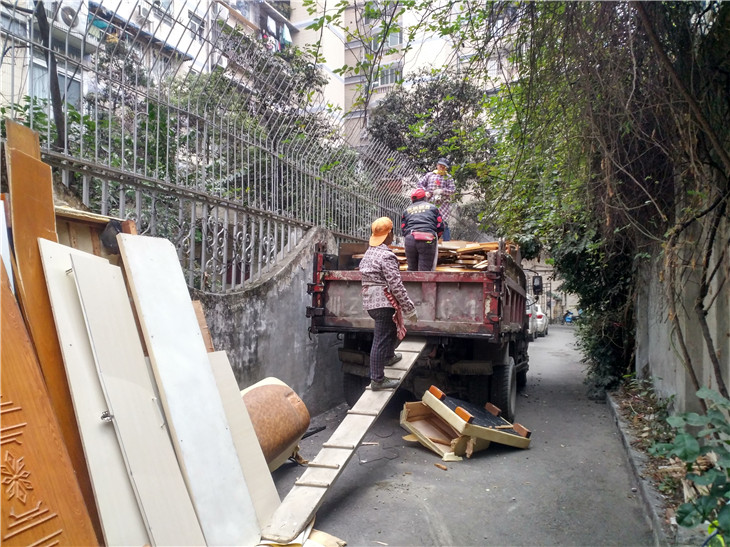 成都東安北左街37號(hào)院二手房拆除清運(yùn)