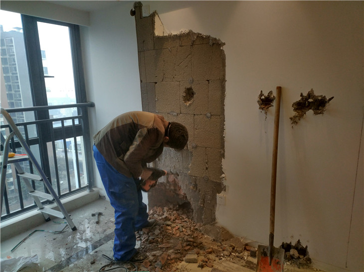 成都專業打墻成都打墻價格是多少？