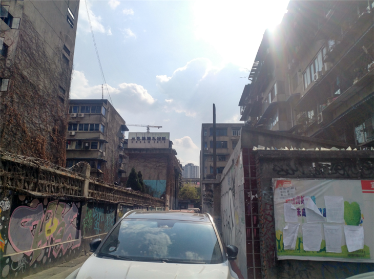 成都u37創(chuàng)意倉庫舊房室內(nèi)裝修拆除戰(zhàn)狼拆除施工