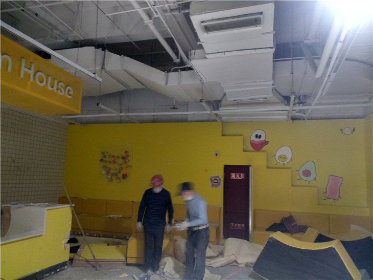 悠方購物中心專業(yè)拆除清運(yùn)施工作業(yè)-成都戰(zhàn)狼拆除