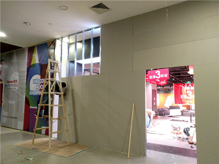 成都?xì)W尚商場拆除安踏店拆除撤場施工打圍