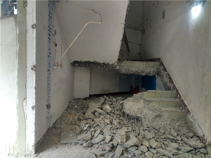成都現澆樓梯拆除清運