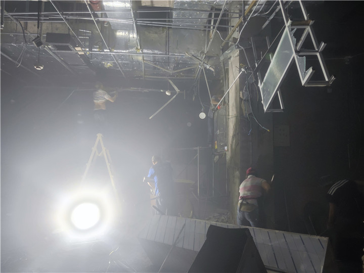 成都商場裝修拆除公司龍湖濱江天街商場一品小龍拆除清運案例